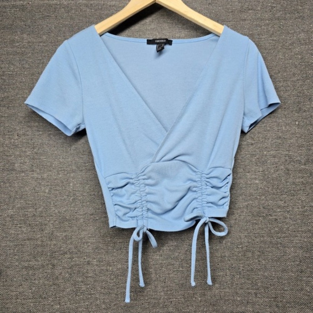 Forever 21 Light Blue Ribbed Ruched Surplice V-Neck Crop Top Medium‎ Summer